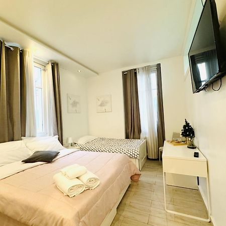 Modern Room With Private Bathroom Тренто Екстер'єр фото