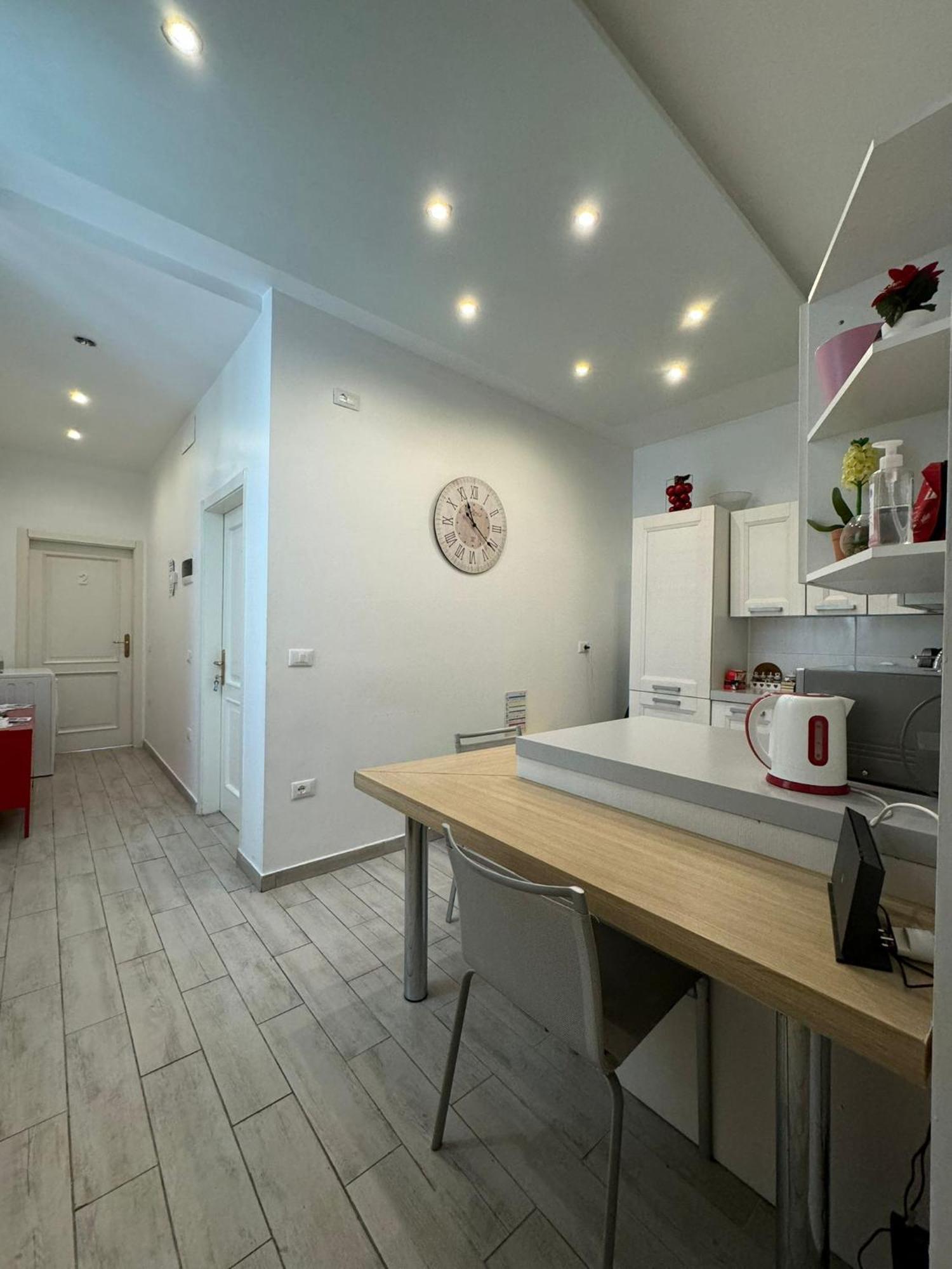 Modern Room With Private Bathroom Тренто Екстер'єр фото